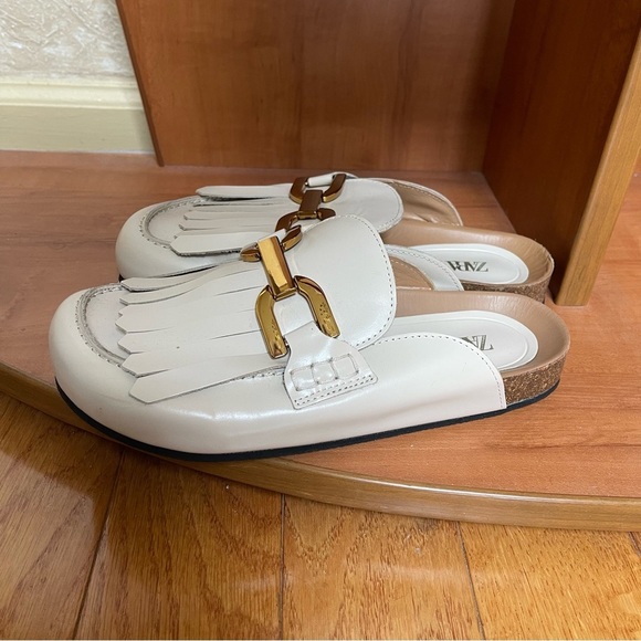 Zara Womens Beige Cream leather mules sandals with tassels & gold chain Sz 38 - Picture 11 of 15
